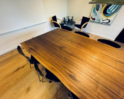 Plankebord valnød med plads til 16 personer
